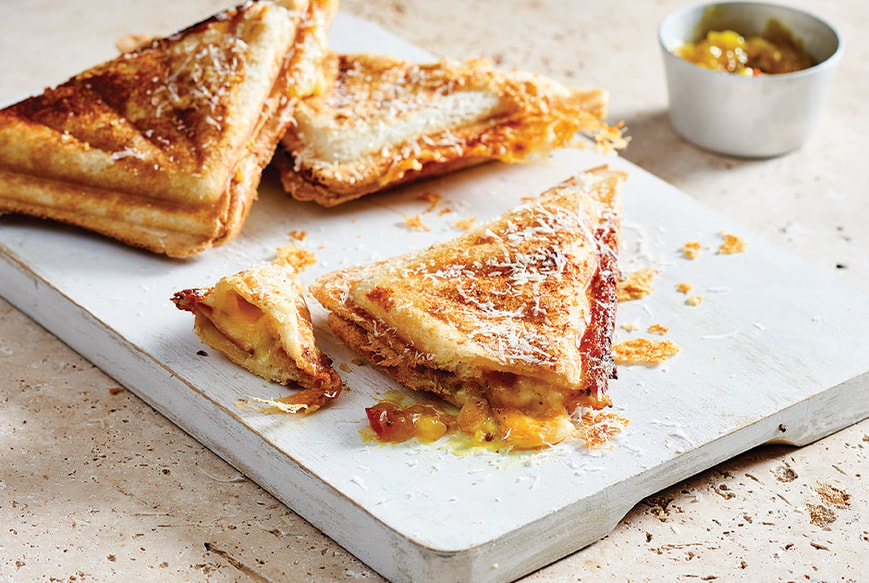 triple cheese and ham jaffles